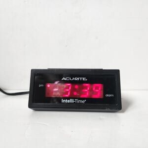 AcuRite Intelli-Time Digital Alarm Clock 13002 Easy To Read With Snooze Button